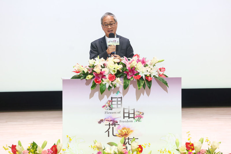 自由花蕊常設展24日在中正紀念堂1樓演藝廳舉行開幕典禮，文化部長李遠（圖）出席致詞表示，希望透過這個展覽，讓我們看到真相，看到真相才有和解；真相也許有點殘酷，但卻是族群和解唯一的道路。中央社記者王騰毅攝  114年11月20日