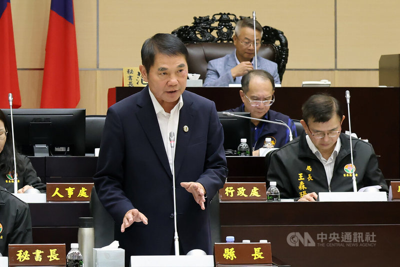 行政院會20日通過院版財劃法修正草案，將送立法院審議。苗栗縣長鍾東錦（圖）24日在議會答詢說，目前沒有公布各縣市分配明確數字「不確定性是最糟糕的事」，盼朝野政黨不要意氣用事，盡快協商定案。中央社記者管瑞平攝　114年11月24日