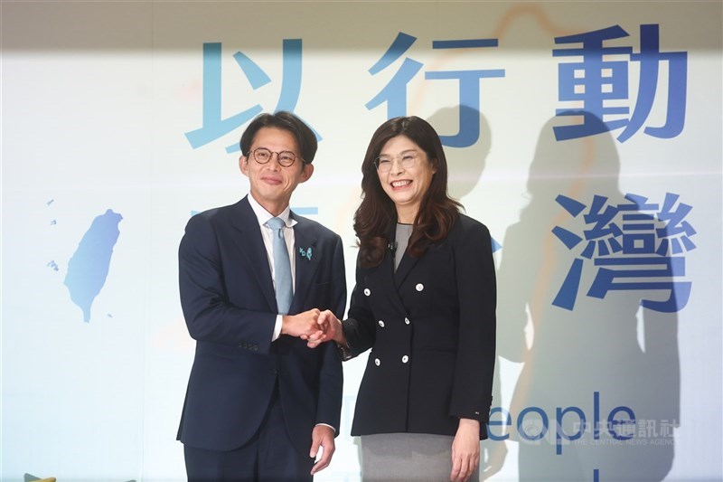 圖為國民黨主席鄭麗文（右）、台灣民眾黨主席黃國昌（左）19日在新北市舉行會談。（中央社檔案照片）