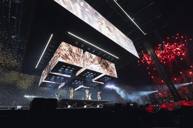 韓國女團TWICE 23日晚間在高雄國家體育場舉辦THIS IS FOR演唱會，除演唱中文歌「日不落」，也宣布2026年台北大巨蛋加場演出。（Live Nation Taiwan提供）中央社記者王心妤傳真　114年11月23日