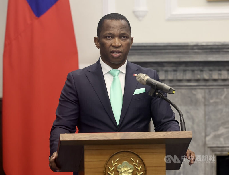 總統賴清德25日在總統府接見史瓦帝尼王國眾議院議長馬布札(圖),馬布札致詞表示,台史兩國透過經濟夥伴關係、文化交流等合作,深化雙方的邦誼,非常期盼持續推動雙邊開拓新的合作關係,也對區域還有全球的和平繁榮做出正面的貢獻。中央社記者張皓安攝 114年11月25日