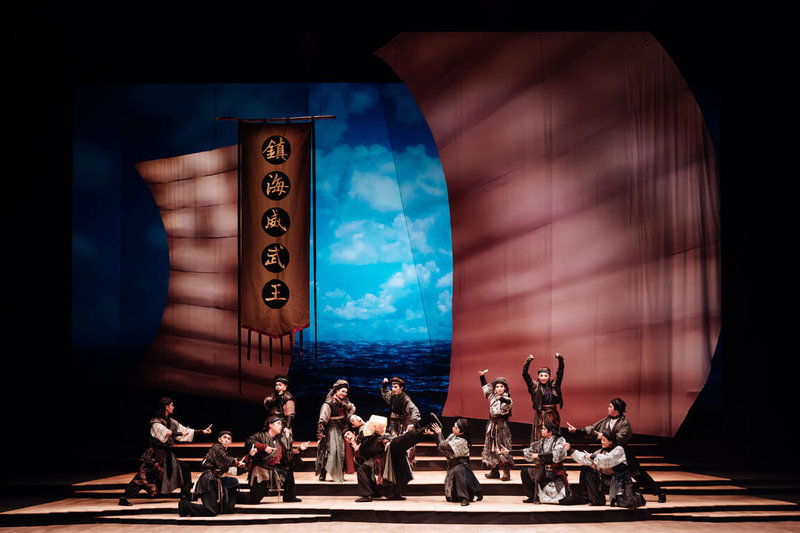 唐美雲歌仔戲團年度製作「夢在海潮那邊」12月6日、7日在台中國家歌劇院演出,描述「海賊女王」如何周旋於海賊、官府與天地會勢力間。(台中國家歌劇院提供)中央社記者郝雪卿傳真 114年11月25日