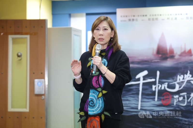 歌仔戲「千帆映紅」艋舺阿祿嫂由明華園日字戲劇團與春河劇團跨界攜手製作，25日在台北偶戲館舉行排練記者會，導演郎祖筠（圖）出席介紹故事背景及設定。中央社記者翁睿坤攝　114年11月25日