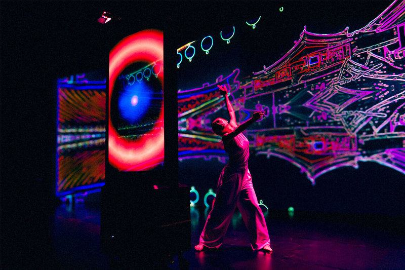 工研院25日宣布，文化科技計畫獲得2025亞太資通訊科技應用獎（ASOCIO Award），自2018年起推動科技藝術轉譯工程，整合智慧透明顯示器、即時舞者動態偵測技術、自動化機械系統，將科研能量轉化為具文化價值的創新應用。 （工研院提供） 中央社記者張建中傳真　114年11月25日