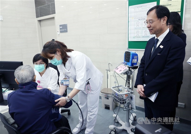 圖為「假日急症中心（Urgent Care Center，UCC）2日首次開診情況。（中央社檔案照片）