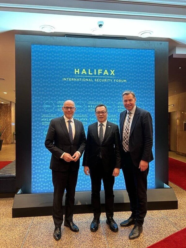 外交部政務次長陳明祺（中）出席「哈利法克斯國際安全論壇」。（外交部提供）中央社記者楊堯茹傳真 114年11月25日