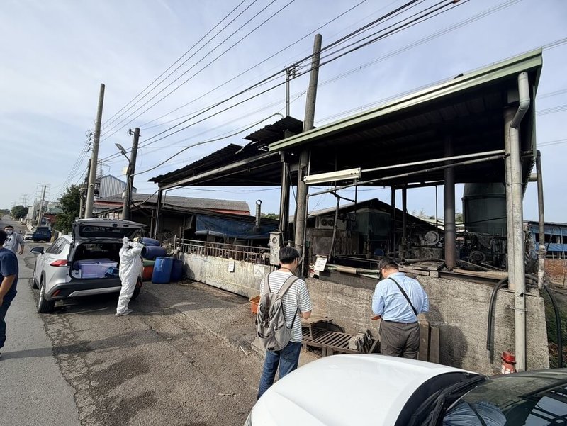 台中市大肚區某養豬場疑被拍下蒸煮廚餘畫面，市府26日派員前往稽查，確認現場未有蒸煮廚餘跡象，場內無廚餘桶、地上也無油漬，未違反相關法令。（台中市政府提供）中央社記者郝雪卿傳真  114年11月26日