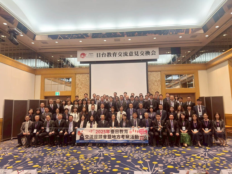 由日本政府觀光局（JNTO）主辦、日本台灣交流協會協辦的「台灣訪日教育交流座談會暨地方考察活動」，2025年分成12條考察路線，邀請台灣高中職校長赴日了解學校如何結合地方產業、文化特色，並促進台、日間的交流互動。（教育部提供）中央社記者陳至中台北傳真　114年11月26日