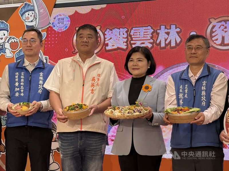 雲林縣農業處26日舉辦「豚饗雲林．豬市大吉」雲林優質豬肉推廣活動，縣長張麗善（右2）出席表示，希望藉由行銷推廣活動來強化民眾對雲林優質豬肉的信心，穩定市場價格。中央社記者姜宜菁攝  114年11月26日
