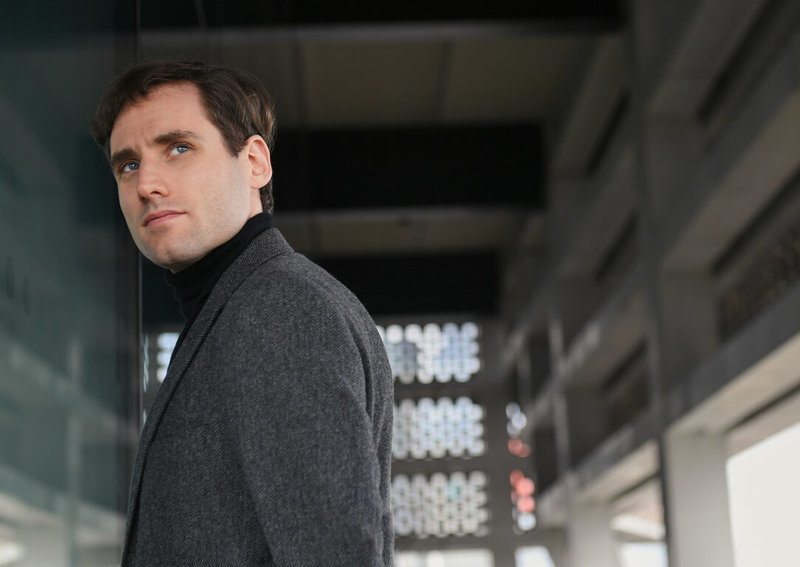 伊莉莎白女王國際鋼琴大賽冠軍鋼琴家鮑里斯．吉爾特伯格（Boris Giltburg）（圖）將再度訪台，與台北市立交響樂團合作演出前蘇聯作曲家蕭斯塔科維契（Dmitri Shostakovich）的第一號及第二號「鋼琴協奏曲」。（新象提供）  中央社記者趙靜瑜傳真  114年11月26日