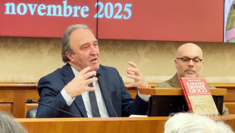 曾任義大利外交部次長的政論家維爾內帝（Gianni Vernetti）新書「新大賽局」（Il nuovo Grande Gioco）發表會25日在義大利參議院內舉行。中央社記者黃雅詩羅馬攝　114年11月26日