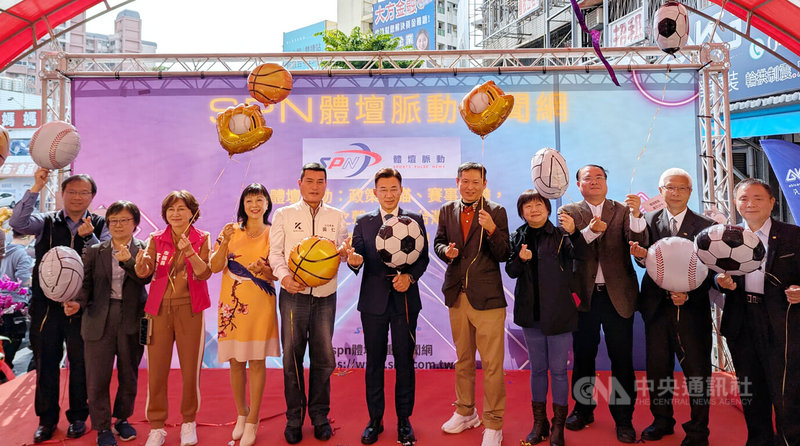 中華民國運彩公會理事長何昱奇（右5）創辦「SPN體壇脈動新聞網」，26日舉行啟動儀式，包含立法院副院長江啟臣（左6）、國民黨籍立委黃仁（左5）等人出席見證。中央社記者蘇木春攝　114年11月26日