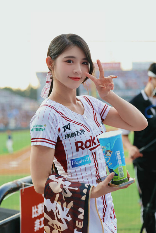 樂天啦啦隊舞蹈總監陸筱晴（圖）用自己編舞的能力創造出自己的不可替代性，提到韓國啦啦隊文化進逼台灣是好事，有競爭才有進步，也讓台灣市場變得更有國際化和競爭力。（經紀人提供）中央社記者洪素津傳真　114年11月26日