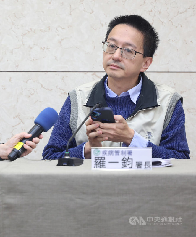 針對媒體報導衛福部疾管署東區管制中心主管疑私用技工料理餐點，疾管署長羅一鈞（圖）26日下午出席記者會公布調查結果，經參酌該技工陳述內容，及考量事發原由，經考績委員會表決「不予懲處」，會中播放當事技工錄音檔對外說明，依當事人表達其並無遭霸凌情形。中央社記者趙世勳攝 114年11月26日