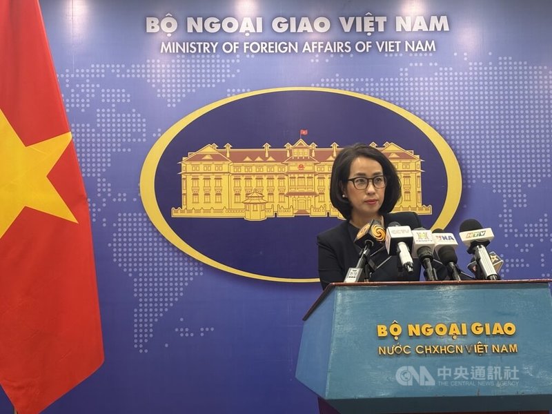 越南外交部發言人范秋姮今天在記者會回覆中央社針對台海安全議題提問時，仍提及一中原則，但更強調台海和平、穩定對區域與世界都至關重要，盼有關方共同維護和平，並促進合作發展。中央社記者曾婷瑄河內攝　114年11月27日