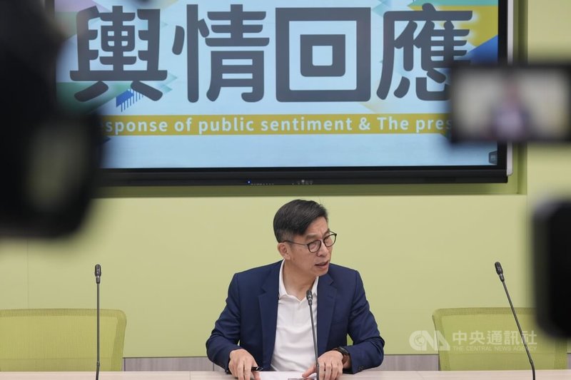 立法院會14日三讀修正通過財劃法部分條文，行政院認為有窒礙難行之處，27日將於行政院會討論並通過覆議案。民進黨立法院黨團幹事長鍾佳濱（圖）受訪表示，財劃法是國家財政根本大法，若行政院提出覆議，希望立法院給予行政院充分說明。中央社記者徐肇昌攝 114年11月27日