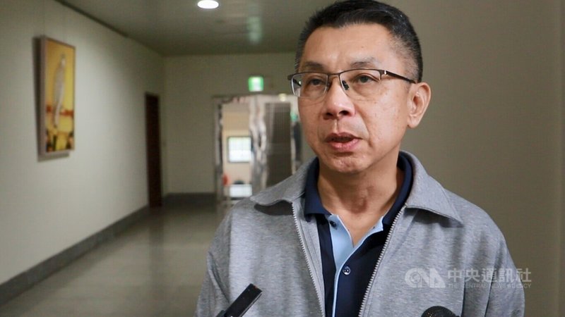 台中女子監獄27日邀請推廣超慢跑運動的教官徐棟英帶領收容人運動,典獄長林順斌(圖)表示,盼鼓勵收容人在房內或工場適度運動,利用作業及假日空檔改善情緒上的浮躁,且配合樂齡健康計畫強化運動效果。中央社記者蘇木春攝 114年11月27日