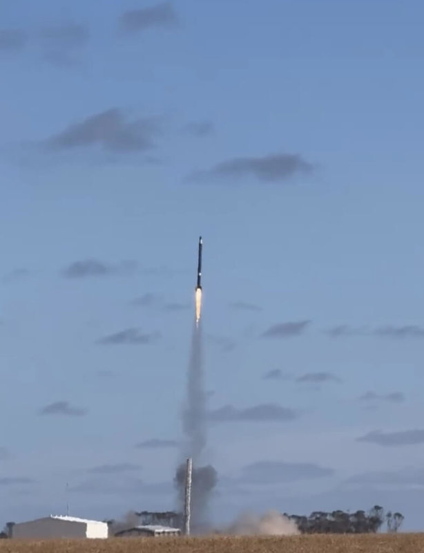 台灣晉陞太空集團澳洲公司ATSpace團隊27日在澳洲發射火箭成功。台灣晉陞指出，此次完成火箭發射任務，並創下澳洲商業火箭飛行高度新紀錄，展現團隊技術實力，相當振奮人心。（台灣晉陞太空公司提供）中央社記者管瑞平傳真　114年11月27日