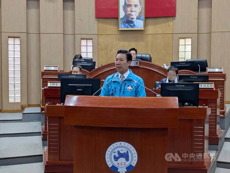 金門縣長陳福海（前）28日在金門縣議會答詢是否支持通橋到中國大陸廈門翔安機場時表示，金門人都支持，但是蓋橋或隧道仍有討論、思考空間。中央社記者吳玟嶸攝　114年11月28日