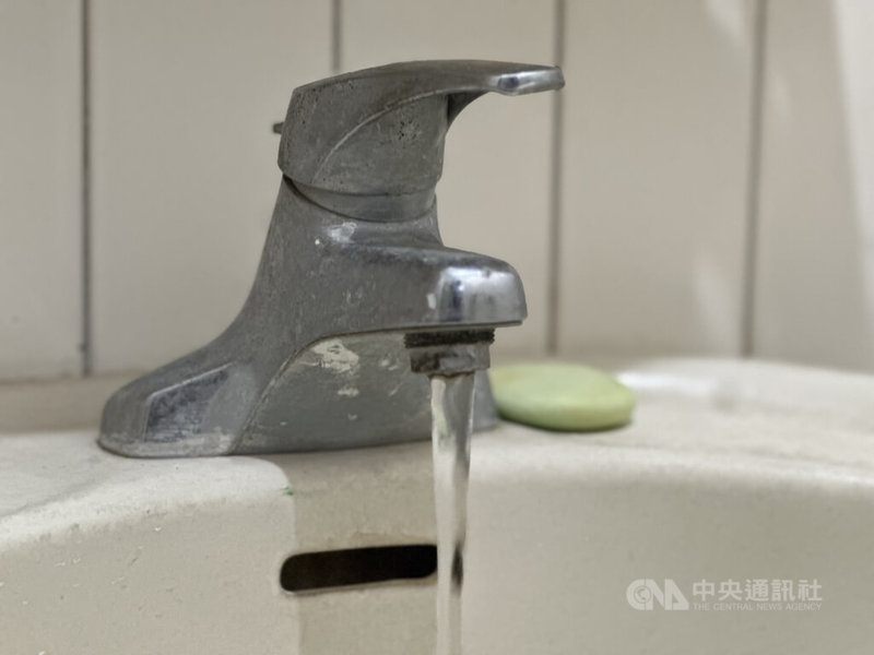 台灣自來水公司辦理彰南蓄配水池管線改接工程，預定於12月3日上午8時至12月4日上午7時停水或降壓供水23小時，預計南彰化5鄉鎮近2萬戶將受影響。中央社記者鄭維真攝　114年11月28日