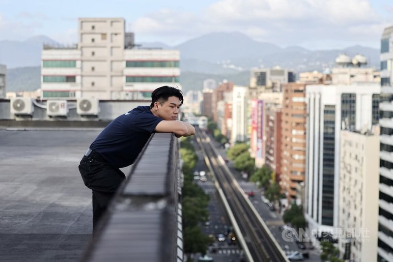 演員柯煒林（圖）參演電影「大濛」，他日前接受專訪時透露因為劇中設定是甘草人物，但他對喜劇並不熟，過往經驗全派不上用場，演出過程只有「誠惶誠恐」能形容。中央社記者王飛華攝　114年11月28日