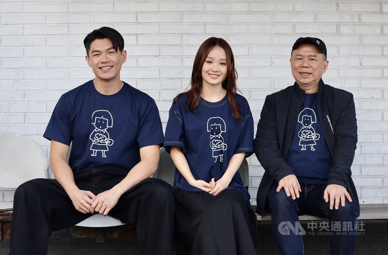 電影「大濛」一舉拿下第62屆金馬獎最佳劇情片等多項大獎，導演陳玉勳（右起）日前與片中主要演員方郁婷、柯煒林合體亮相，分享拍攝期間的心路歷程。中央社記者王飛華攝　114年11月28日