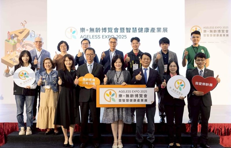 「2025樂．無齡博覽會」28日在高雄展覽館開幕，以「全民大健康」理念策展，展覽期間並安排多場講座、舞台活動與互動節目。（主辦單位提供）中央社記者林巧璉傳真　114年11月28日