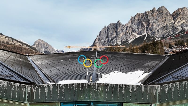 圖為2026米蘭─柯蒂納冬奧的承辦場地柯蒂納體育場。（路透社）