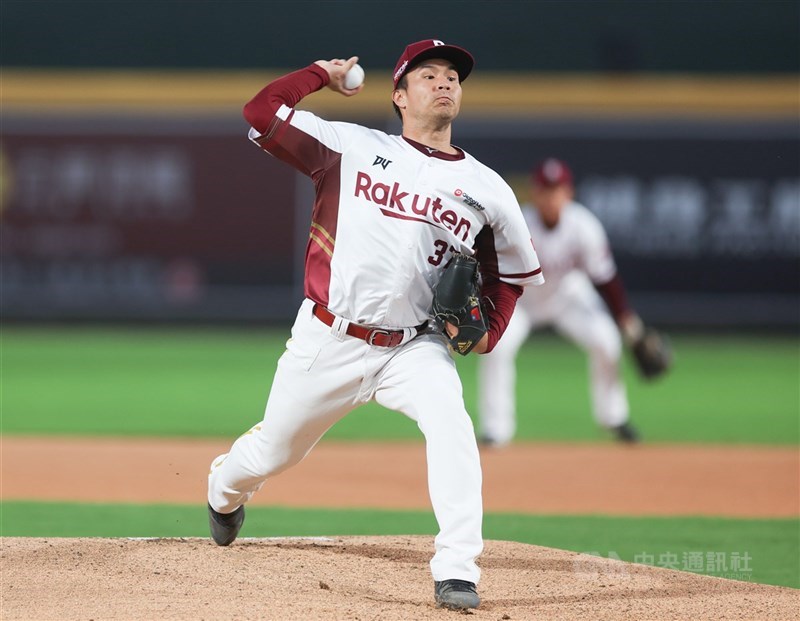 中職樂天桃猿隊28日提交60人契約保留球員名單，具美職大聯盟資歷投手曾仁和不在保留名單中。（中央社檔案照片）