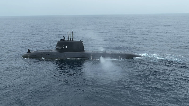 海鯤軍艦浮航測試期間，執行主機測試。（台船公司提供）中央社記者吳書緯傳真 114年11月28日