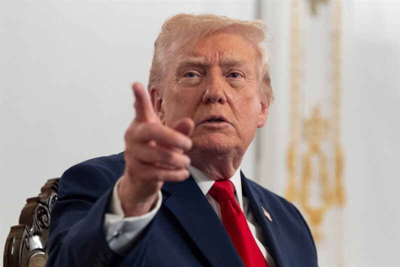 美國總統川普27日表示，「無限期暫停」來自所有「第三世界國家」移民。（美聯社）