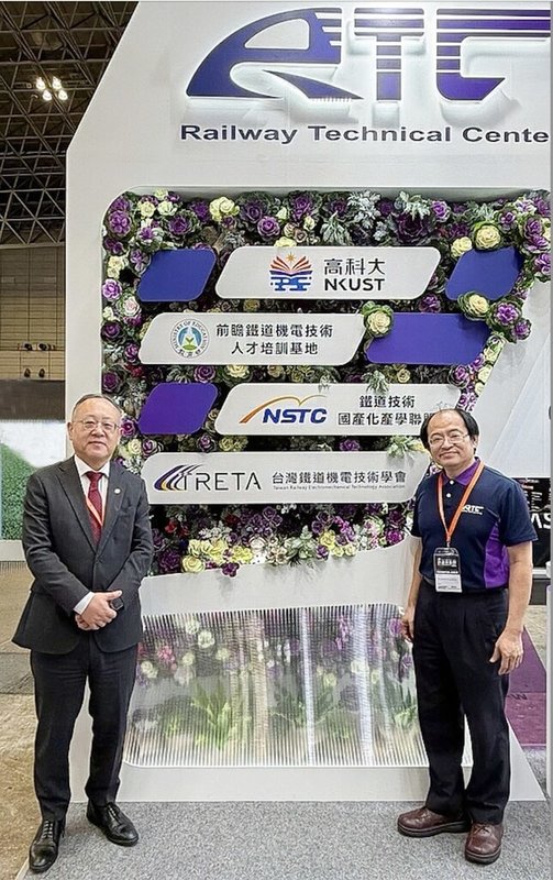 第9屆日本鐵道技術展正在日本東京盛大舉行，台灣高鐵公司董事長史哲（左）親自率團赴日參訪。（台灣高鐵提供）中央社記者黃巧雯傳真　114年11月28日