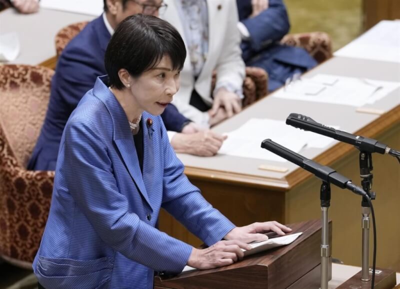 日本首相高市早苗26日出席就任首相後的第一場黨魁討論會，說明本月7日在國會有關「台灣有事」的答詢。（共同社）