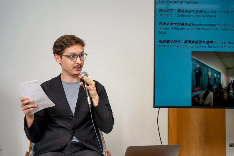 國立台灣美術館2025年啟動首屆「國美進駐」計畫，以研究為導向向國際徵件，波蘭籍策展人艾蘭特科夫斯基（Jan Elantkowski）（圖）為獲選者之一，29日發表階段性研究成果。（國美館提供）中央社記者王寶兒傳真　114年11月29日