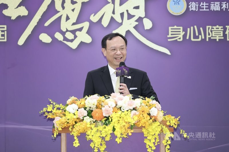 衛生福利部社會及家庭署29日在台北舉辦「第29屆身心障礙楷模金鷹獎表揚典禮」，衛福部長石崇良（圖）出席致詞，勉勵身心障礙者與家屬。中央社記者翁睿坤攝　114年11月29日