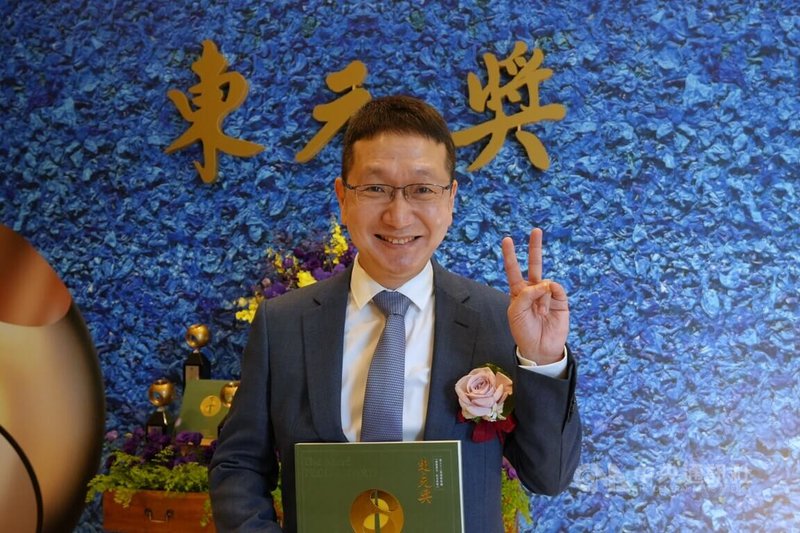 第32屆東元獎29日在台北舉辦頒獎典禮，成功大學智慧半導體與永續製造學院副院長周明奇（圖）獲肯定，他說，台灣人才培育表現很好，在國際交流場合上，其他國家的人也非常羨慕台灣；現在科技業會缺工，主要問題還是少子女化。中央社記者陳至中攝　114年11月29日