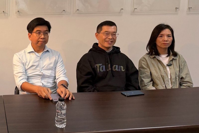 民進黨宜蘭市縣議員黨內初選競爭激烈，縣黨部29日公布初選民調結果，由現任議員林麗（右起）、前宜蘭市公所秘書陳漢澤、教師游國連3人勝出，將獲提名代表民進黨投入2026年底選戰。（民進黨宜蘭縣黨部提供）中央社記者沈如峰宜蘭縣傳真　　114年11月29日