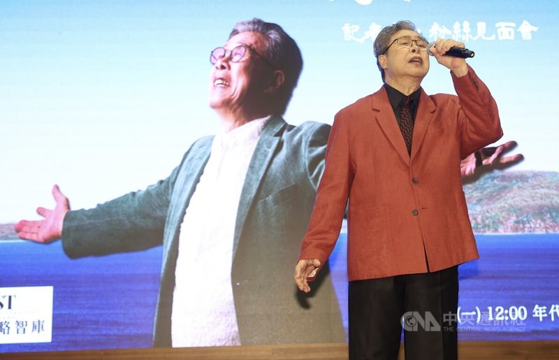 2026楊烈世界巡迴演唱會記者會29日下午舉行，資深藝人楊烈（圖）現場帶來精彩歌唱演出。中央社記者趙世勳攝 114年11月29日