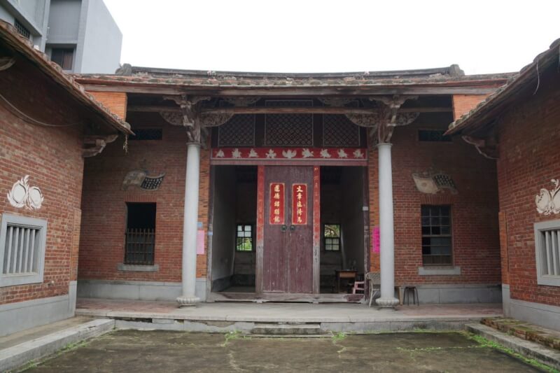 新竹市香山區浸水南街楊家古厝是由家族成員向文化局申請列入古蹟，2023年間經審議後獲登錄為市定古蹟「浸水楊家古厝」。（新竹市文化局提供）中央社記者魯鋼駿傳真　114年11月29日