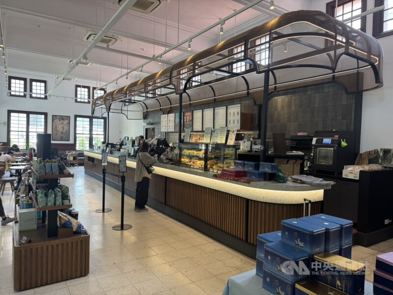 「新竹州圖書館」於1998年被指定為新竹市定古蹟，曾一度封閉數十年，後續歷經調研與修復工程後，於2020年竣工重新開放，並委託知名咖啡廳業者進駐經營。中央社記者魯鋼駿攝　114年11月29日