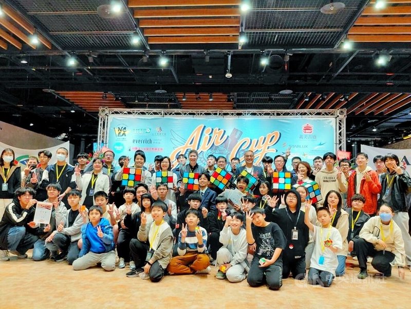 飛機盃魔術方塊大賽台灣王楷文奪3冠成最大贏家| 生活| 中央社CNA