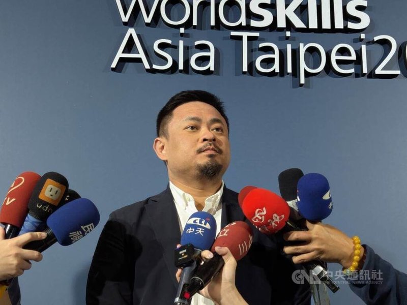 2025亞洲技能競賽30日閉幕。勞動部長洪申翰（圖）接受媒體聯訪時表示，競賽期間吸引逾13萬人前來參觀，代表台灣社會與民眾對於技能競賽以及國家隊選手給予了非常強大且溫暖的支持。中央社記者張雄風攝　114年11月30日