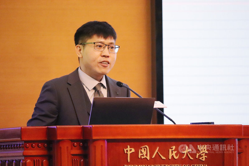 中國宏觀經濟論壇（CMF）30日舉行年度論壇（2025-2026），由中國人民大學國家發展與戰略研究院副院長、CMF主要成員劉曉光做報告。中央社記者呂佳蓉北京攝 114年11月30日