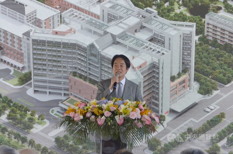 台大醫院雲林分院虎尾醫院醫療大樓、綜合大樓（含污水處理廠）新建工程30日舉行動土典禮，總統賴清德致詞說，象徵中央對嘉南平原醫療量能與偏鄉照護高度重視。中央社記者蔡智明攝 114年11月30日