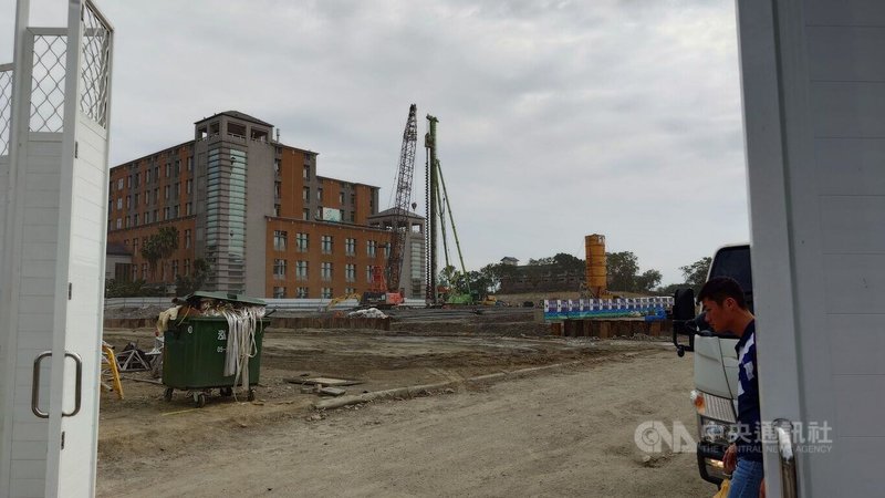 台大醫院雲林分院虎尾醫院醫療大樓、綜合大樓（含污水處理廠）新建工程30日動土，工程預計於118年底完工，未來將成為嘉南平原指標性的重症醫療與教學研究中心。中央社記者蔡智明攝 114年11月30日