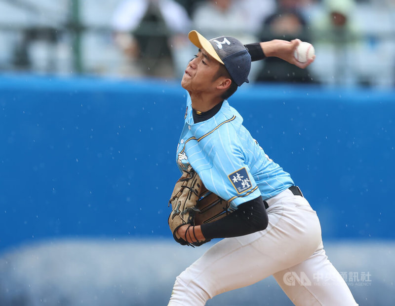 2025第13屆黑豹旗全國高中棒球大賽30日在新莊棒球場落幕,羅東高工郭靖源(圖)拿下投手獎。中央社記者張新偉攝 114年11月30日
