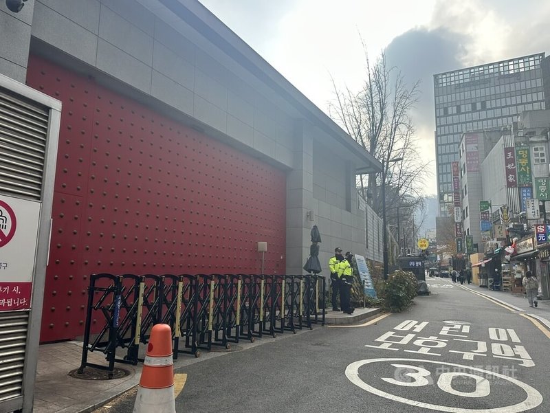 今年以來發生在明洞、弘大等觀光區的反中示威大幅增加。圖為位於明洞的中國駐韓大使館。中央社記者廖禹揚首爾攝　114年12月1日