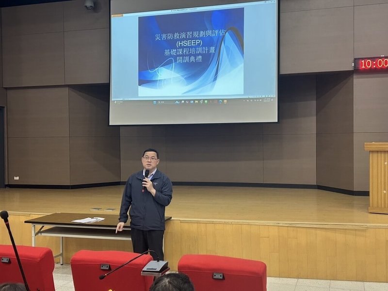 內政部消防署訓練中心1日舉辦「災害防救演習規劃與評估（HSEEP）基礎課程」開訓典禮，內容涵蓋演習設計、執行、評核及精進等完整流程，透過系統化架構協助各機關有效規劃演習並檢視災害應變機制。（消防署提供）中央社記者黃麗芸傳真　114年12月1日