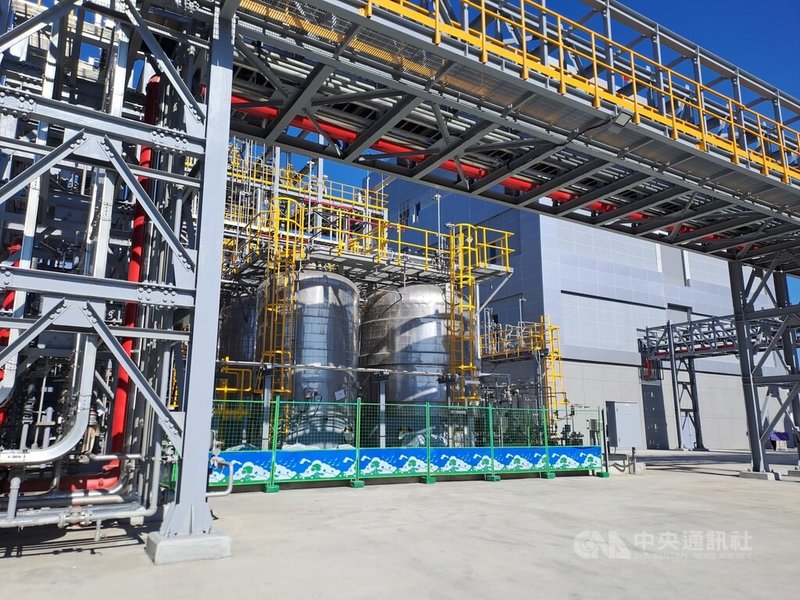 默克（Merck）高雄半導體科技旗艦園區1日落成，圖為薄膜事業產線，該產品占默克營收比重高。中央社記者潘智義攝　114年12月1日