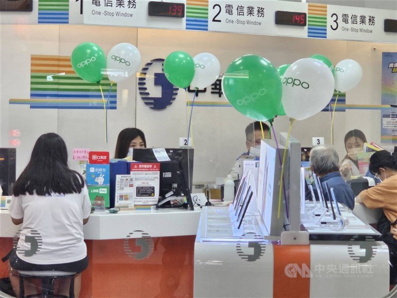 圖為中華電信的實體服務據點。（中央社檔案照片）